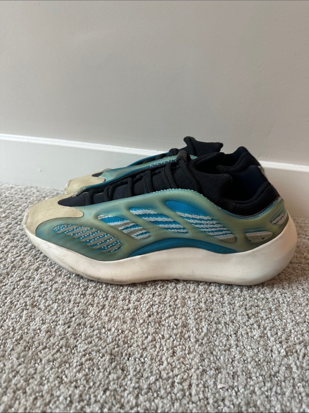 YEEZY 700 V3 Arzareth
